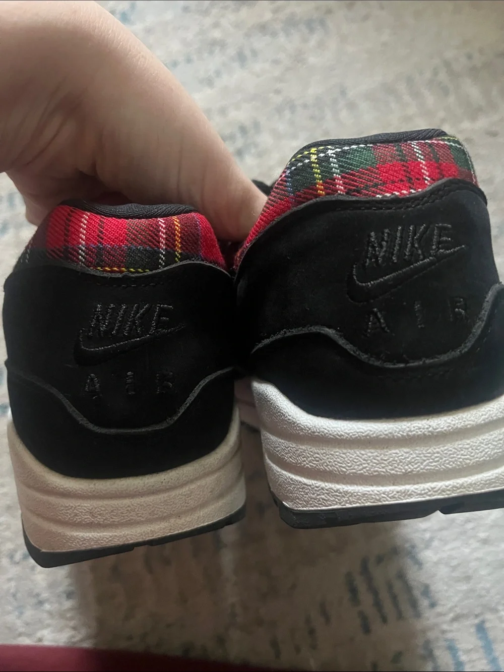 Nikes women’s air max 1 SE “Tartan”